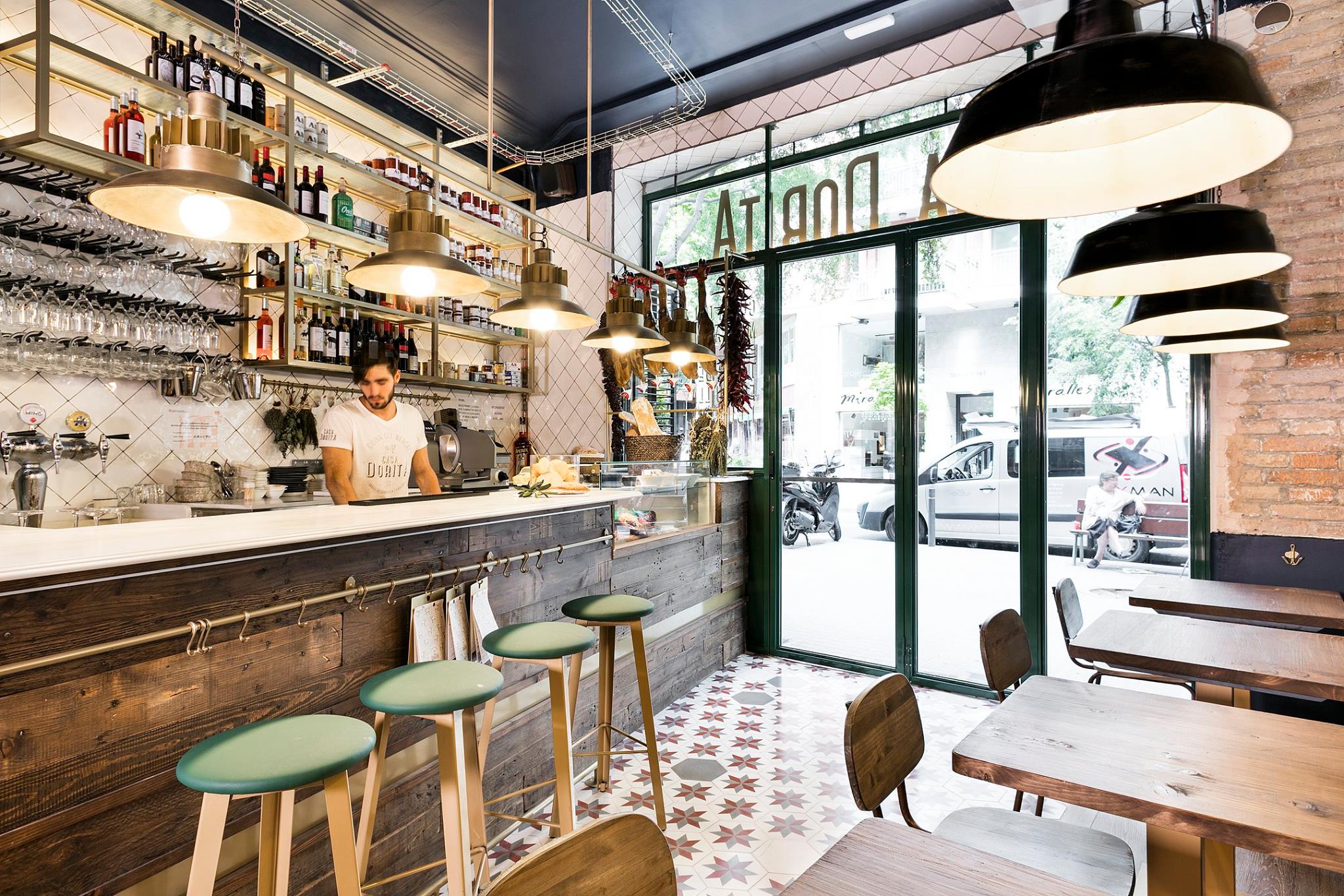 Restaurante con mosáicos hidráulicos florales en forma de estrella